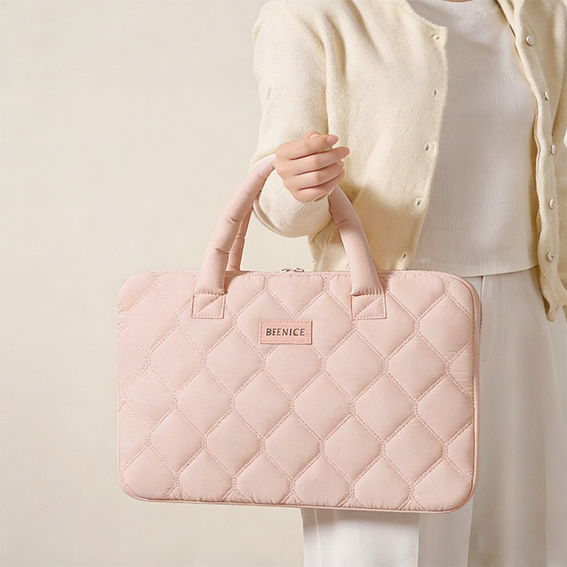 The Soft and Stylish Quilted L - مراجعة Laptop Accessories Organizer Bag وسعره